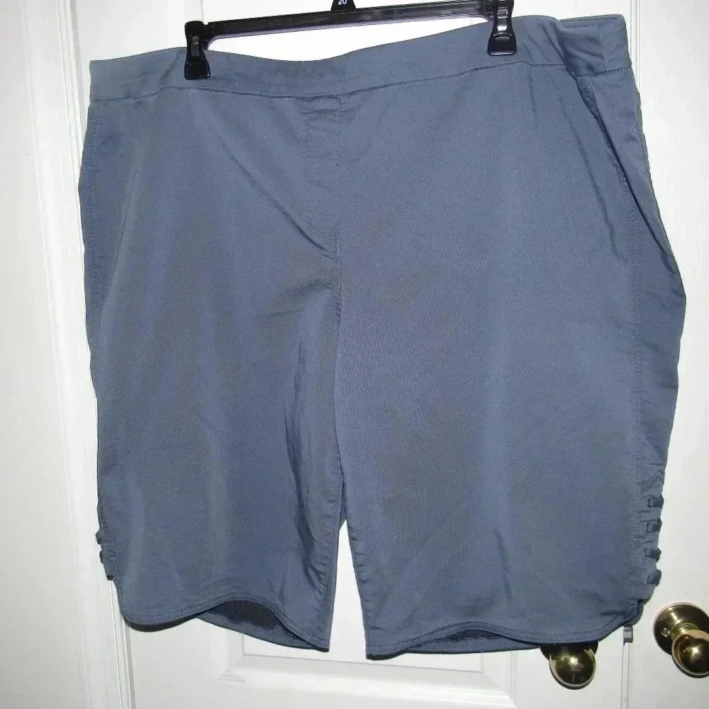 NWT AVENUE Cotton Super Stretch Gray Bermuda Shorts Plus Size 26 (13” inseam)